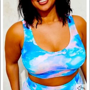 Size 5 Torrid NWT MULTI SKY WIRELESS SCOOP NECK BIKINI TOP